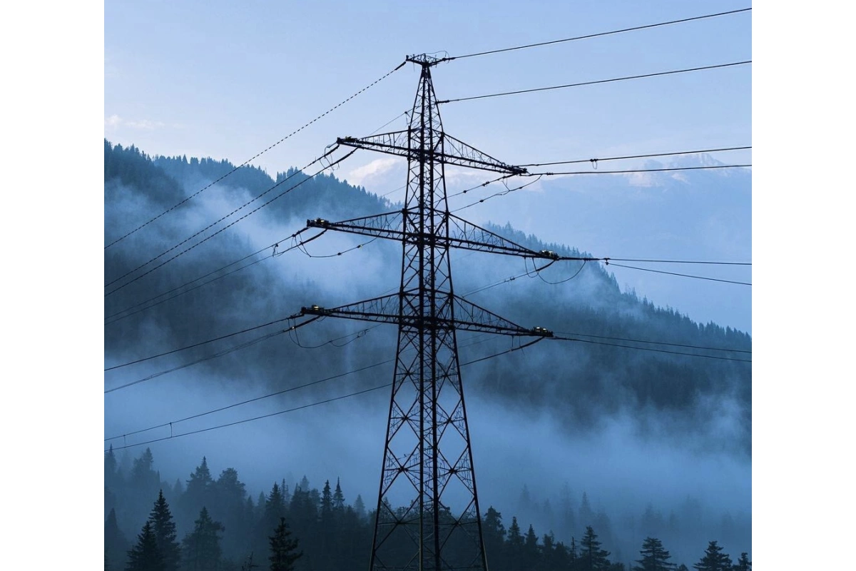 Aké sú vlastnosti kovovej elektrickej energie?