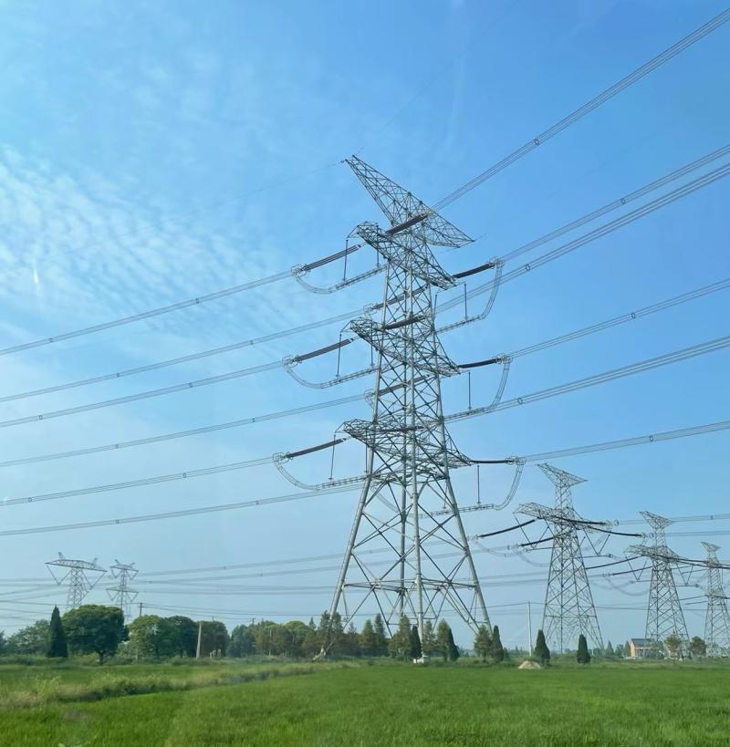 Aké sú charakteristiky kovového rámu prenosu energie?