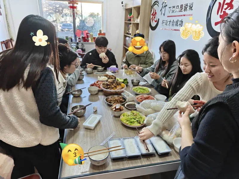 Spontánny obed vytvára trvalé kancelárske dlhopisy